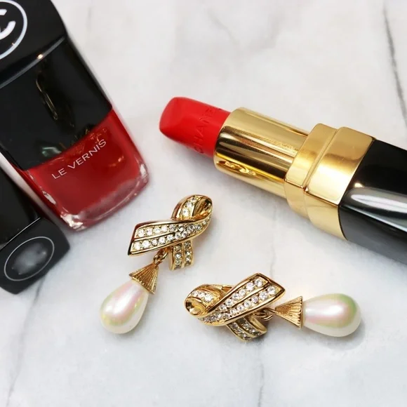 ⚜️ Vintage Christian Dior Pearl Drop Earrings - Picture 4 of 16